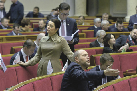 Депутаты пристыдили Порошенко за "томос-тур"